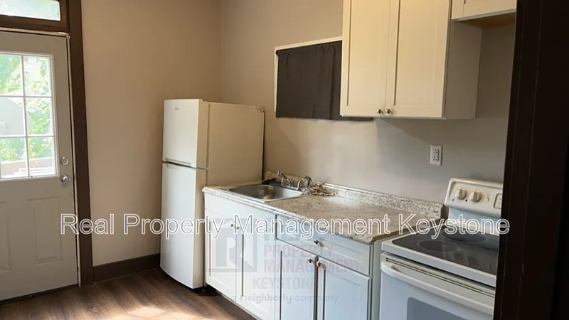122 E 16th Ave #1 photo 1