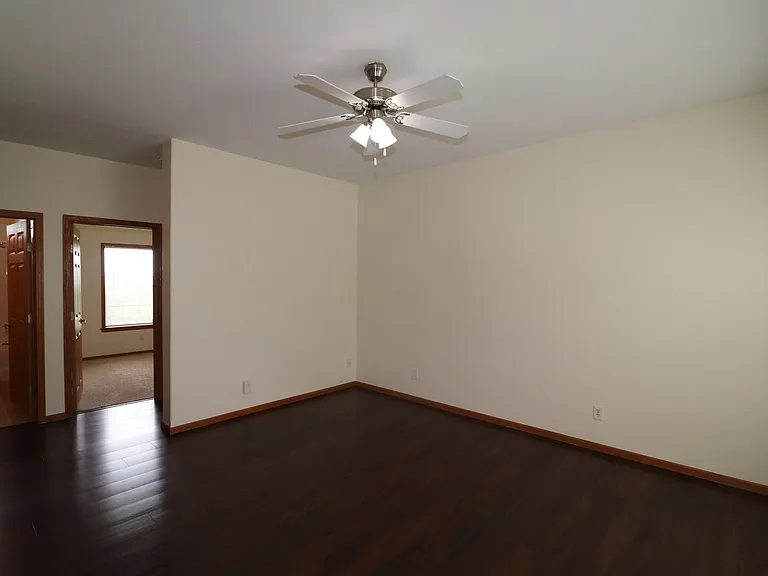 2120 Thompson Dr — Photo 3