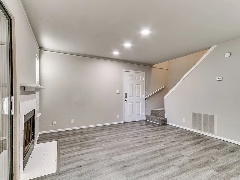 1113 W Fulton St — Photo 6