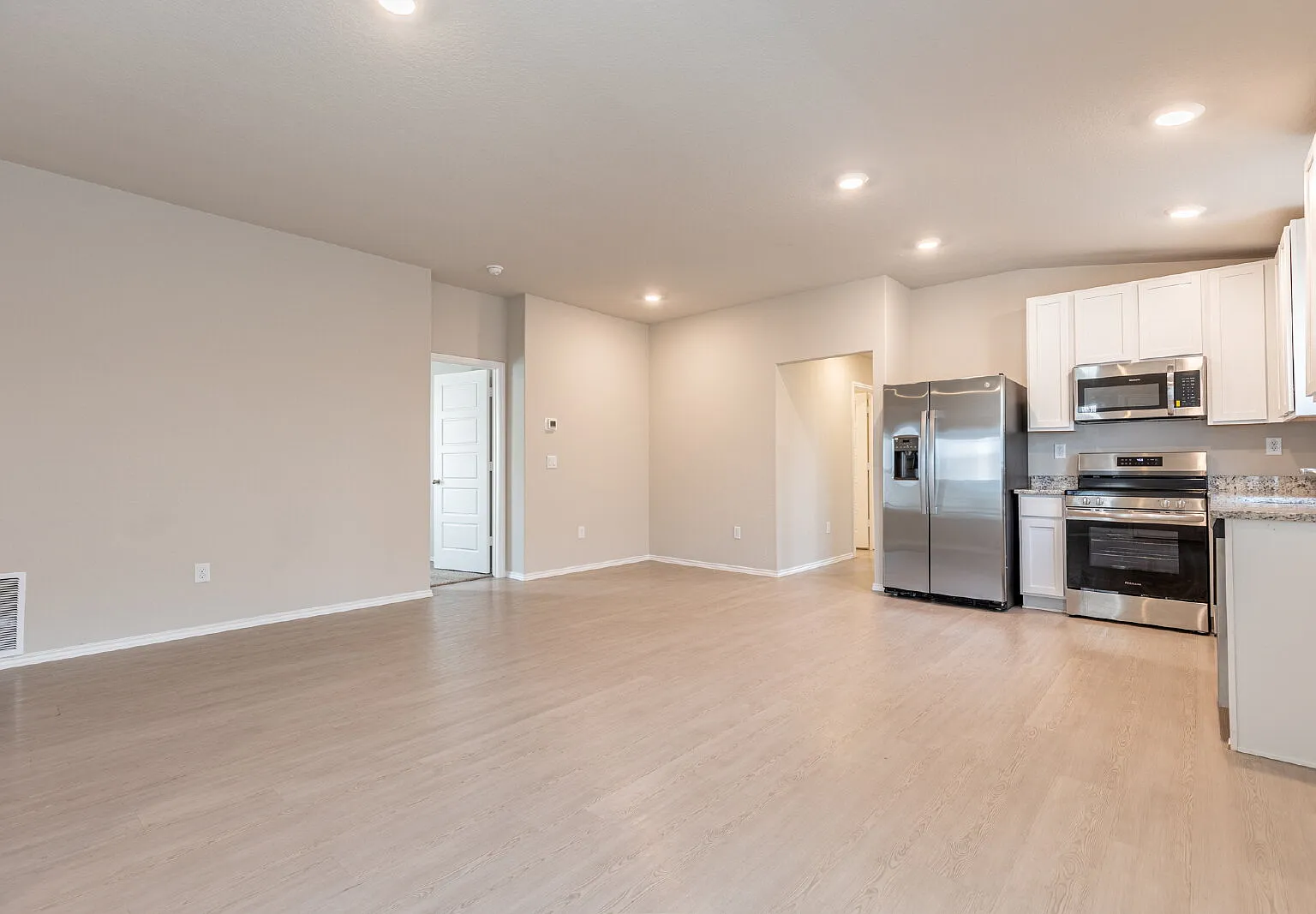 3 bed, 2.0 bath, 1051 sqft, $1,550 — Photo 4