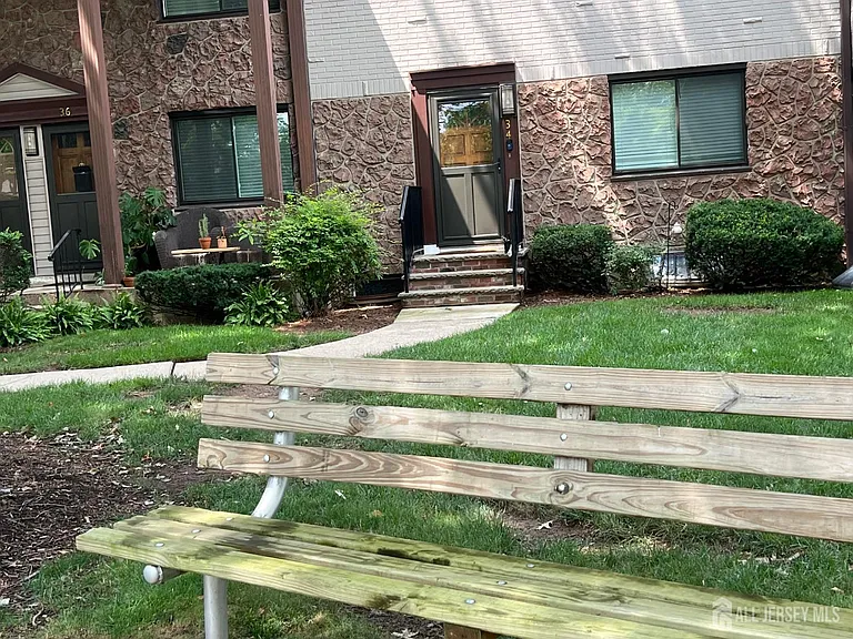 34 Kate Ln — Photo 2