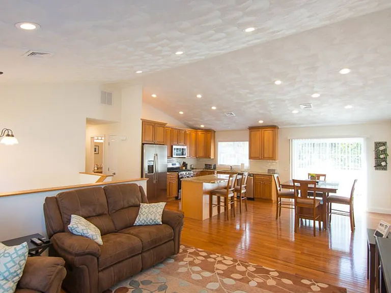 12 Bicknell Ave — Photo 4