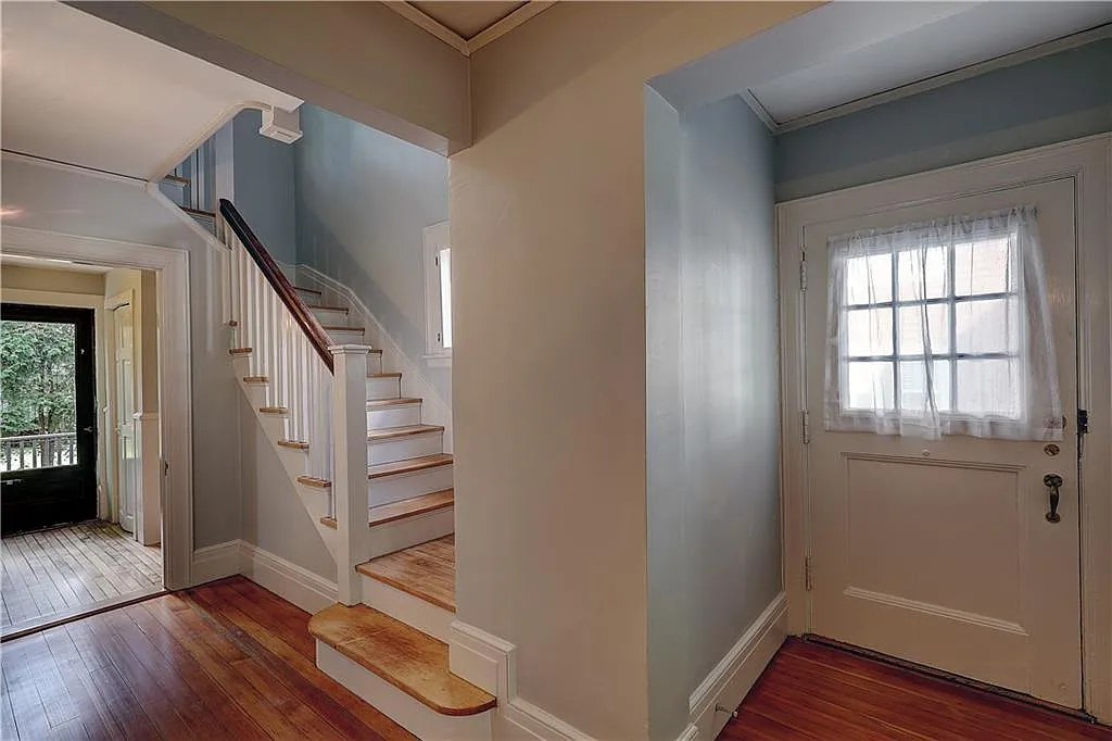 4 bed, 2.5 bath, 2700 sqft, $4,200 — Photo 3