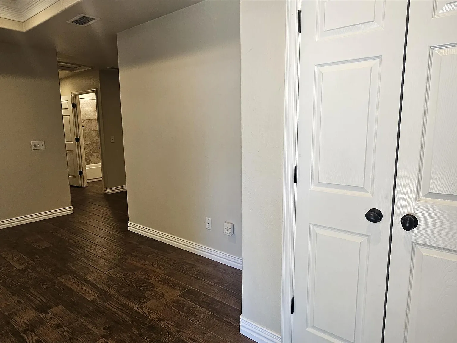 2 bed, 2.0 bath, 1026 sqft, $1,350 — Photo 2