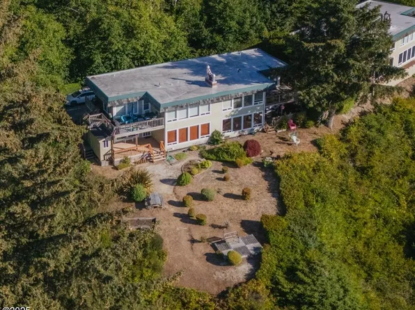 1212 SW Lee St APT 12, Newport, OR 97365