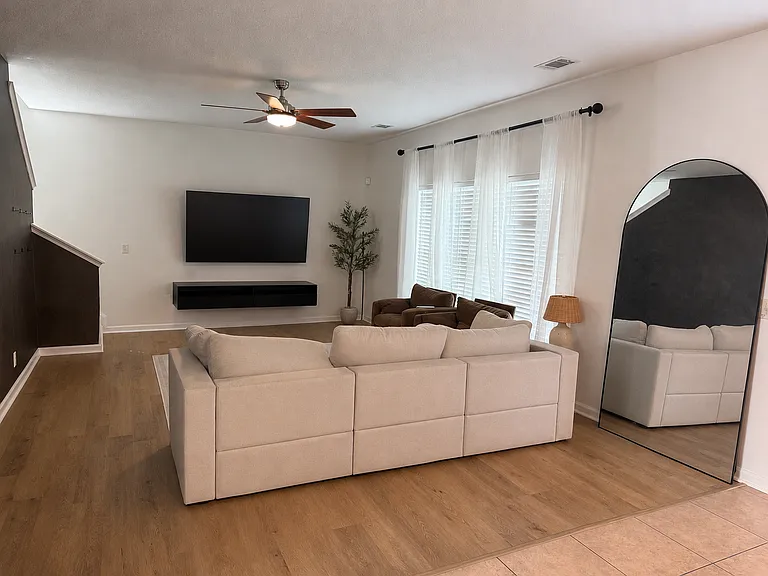 724 Canyon Dr — Photo 2