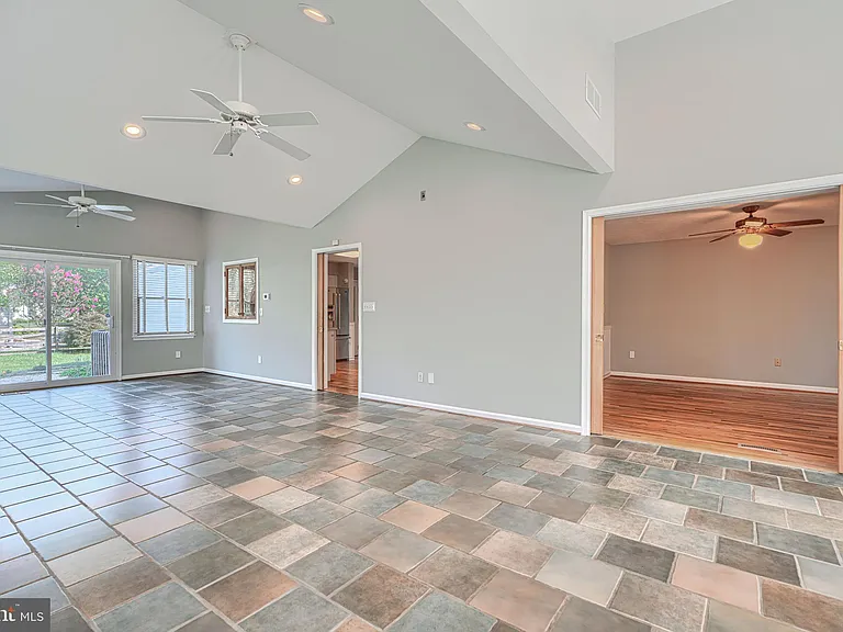 8301 Whitebark Ct — Photo 21