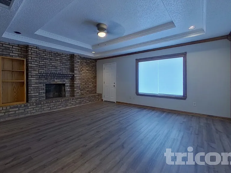 509 Live Oak Dr — Photo 3