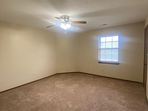 4th image of 539 NE Churchill St #1