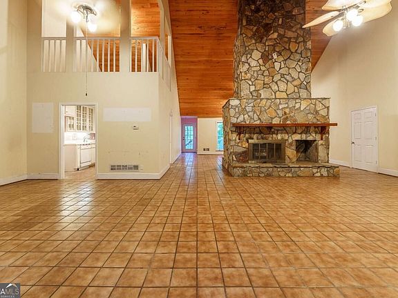 5th image of 172 Leaf Lake Dr