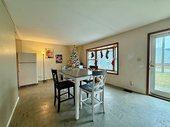 3rd image of 301 S Walnut St