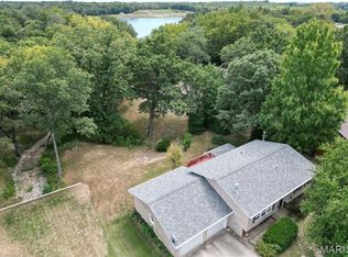 207 Lakewood Dr, Hillsboro, IL 62049