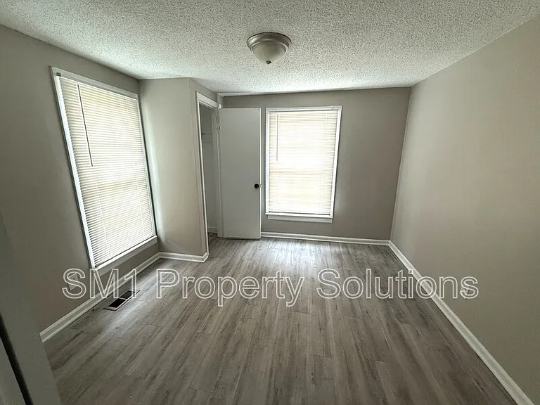 915 Willow Rd — Photo 21