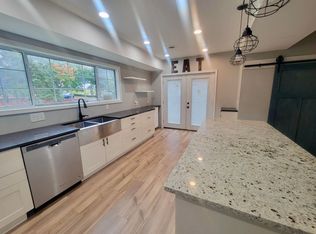 47 1/2 6th Ave S, Hopkins, MN 55343