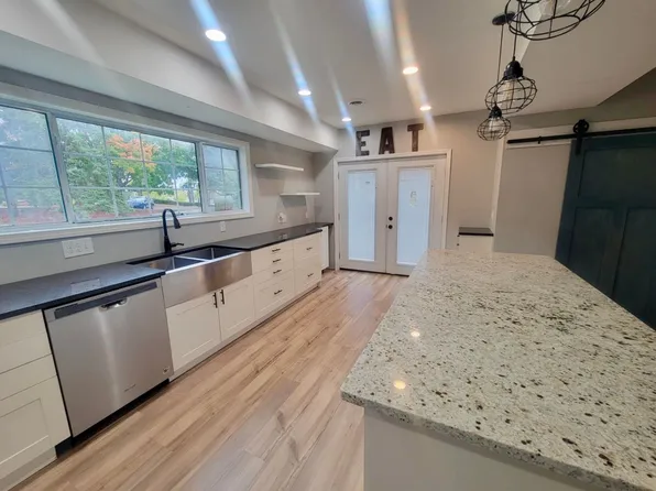 47 1/2 6th Ave S, Hopkins, MN 55343