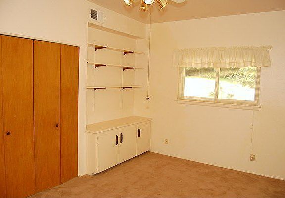 5th image of 100 Trillium Ln