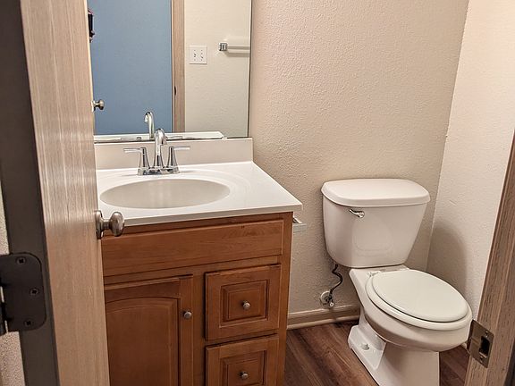 Downstairs 1/2 bath