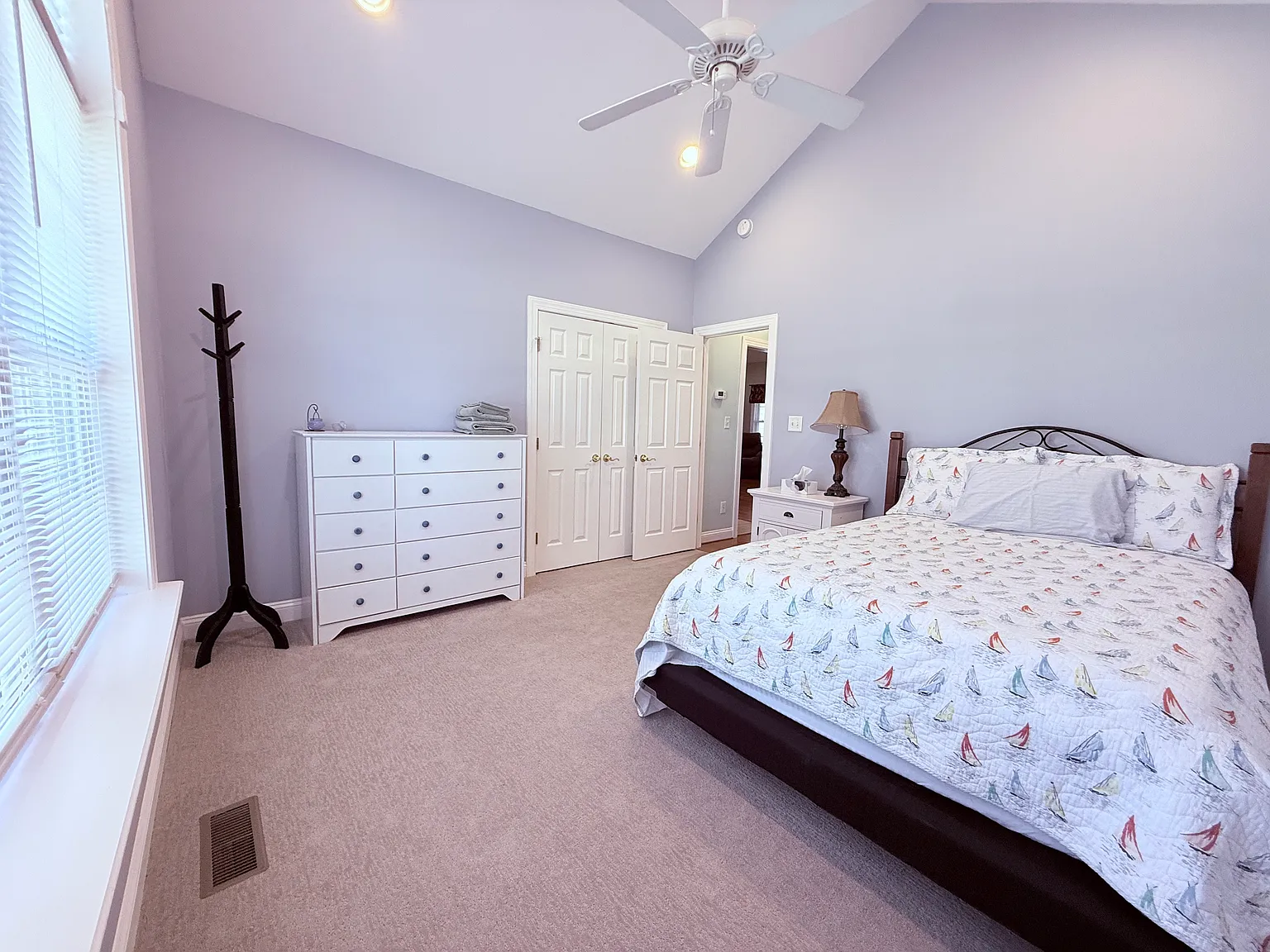 4 bed, 2228 sqft, $3,200 — Photo 3