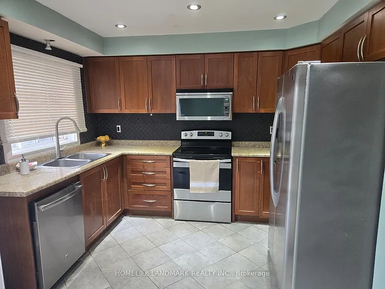 19 Wetmeadow Dr — Photo 6