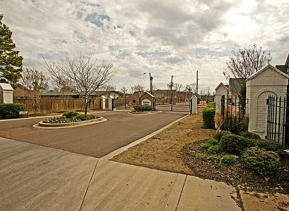 2nd image of 5216 Newton Oak Cir S