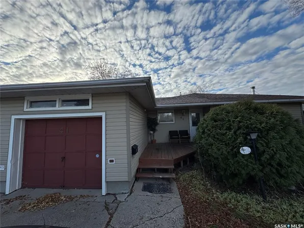 41 HALLERAN CRESCENT, Regina, SK S4R 3Z5