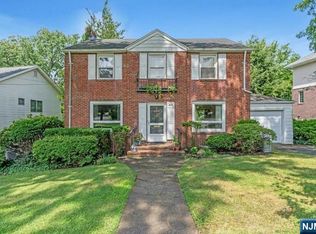 661 N Forest Dr, Teaneck, NJ 07666