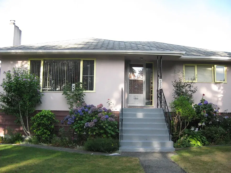3 bed, 1000 sqft, $2,350 — Photo 3