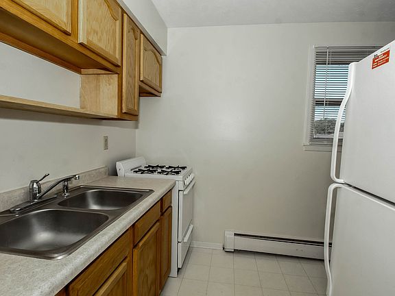 4th image of 215 Lindell Dr #2