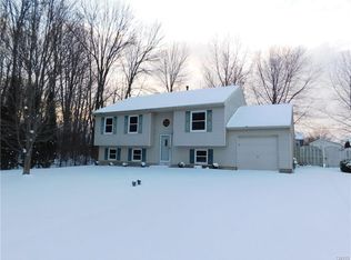 6318 Locomotive Ln, Cicero, NY 13039