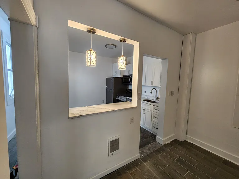 1153 E 4th St #1 — Photo 1