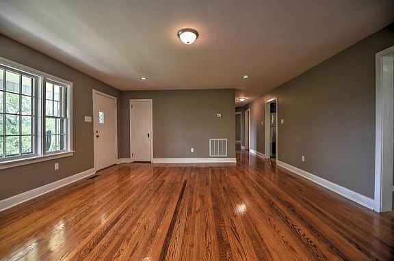5th image of 308 York Dr
