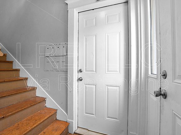 4th image of 126 N Longworth Ave #2