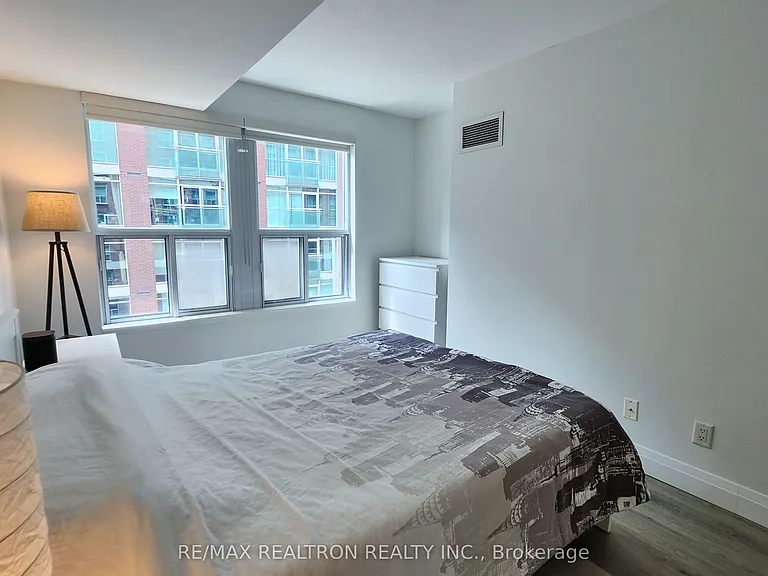 230 King St E #511 — Photo 23