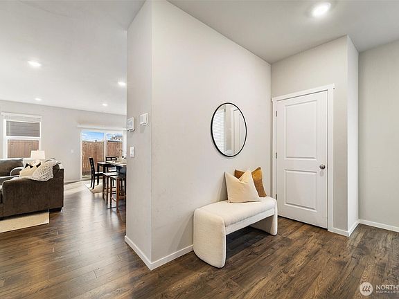 5th image of 10962 188th Street E