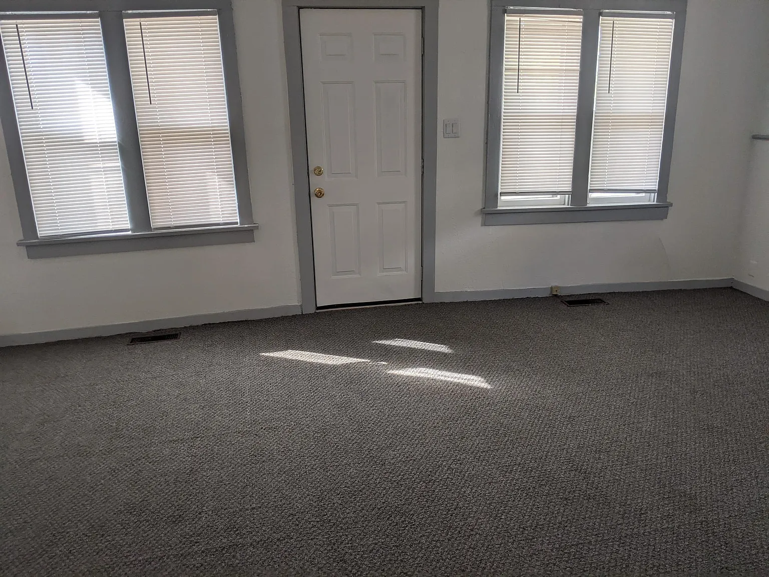 2 bed, 1050 sqft, $1,200 — Photo 3