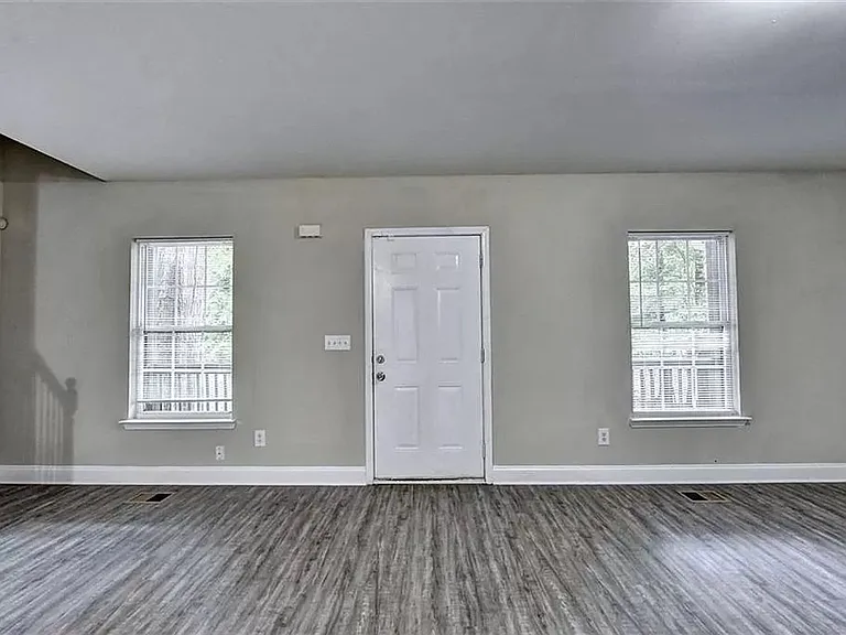 506 McWilliams Rd SE — Photo 3