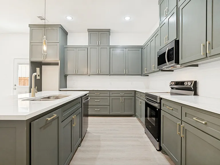 8009 Doreen Ave — Photo 5