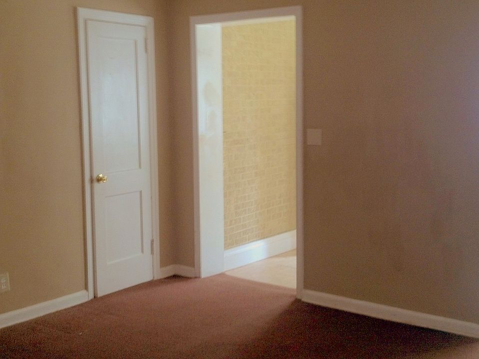 2nd image of 1823 Cummings Dr SW