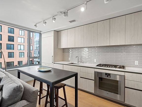 5th image of 1000 3rd St Unit 701