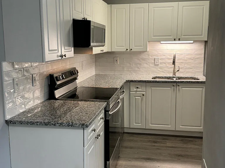 KITCHEN WITH NEW MICROWAVE, GRANITE COUNTERTOPS, SAMSUNG SMARTSTOVE