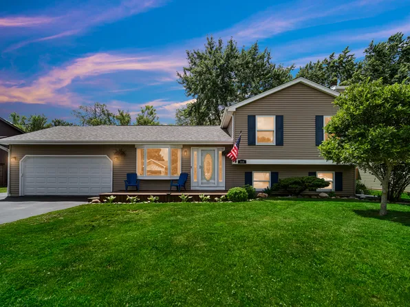 315 Brookwood Trl, McHenry, IL 60050