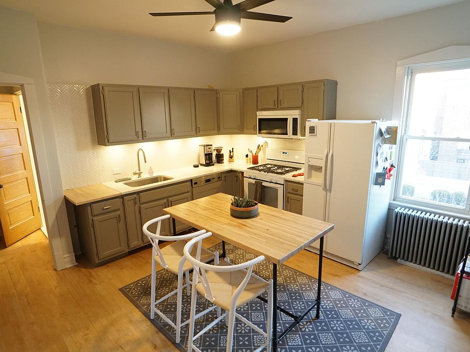 1st image of 1930 N Fairfield Ave APT 2R