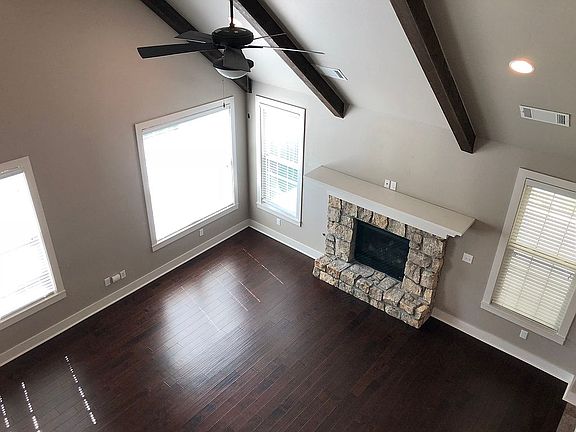 Gas log fireplace