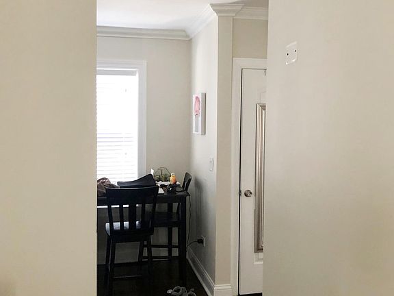 4th image of 1054-56 W Lill Ave #1054-2