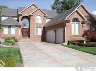 57580 Ridgewood Dr, Washington, MI 48094