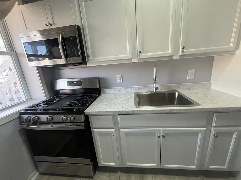 199 E Main St #4 — Photo 1