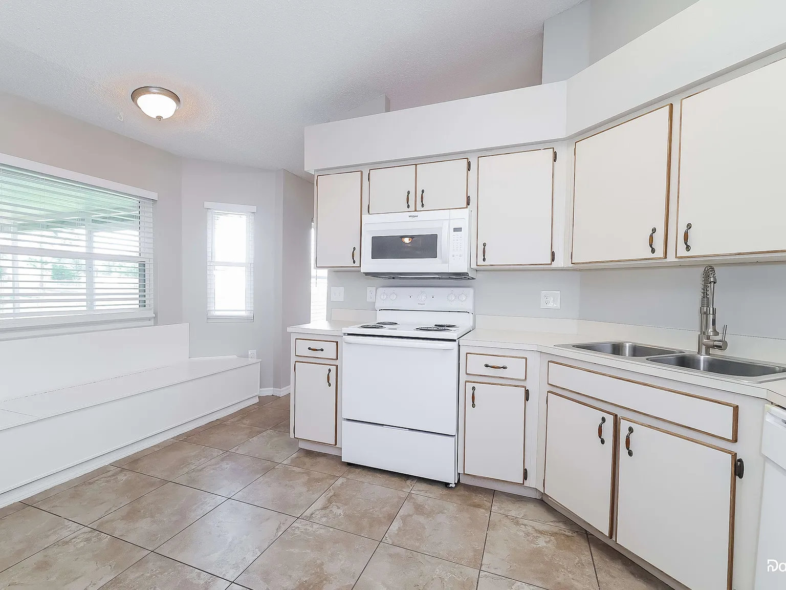 3 bed, 2.0 bath, 1608 sqft, $2,295 — Photo 4