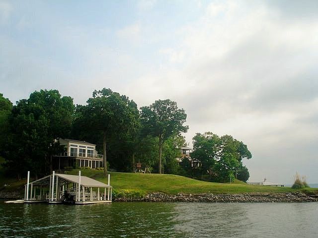 Beautiful waterfront home on Pickwick Lake