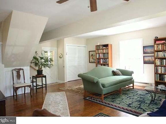 living room/entry way. (comes unfurnished)