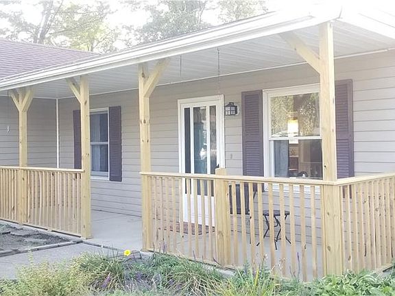 3rd image of 654 Grantwood Ave